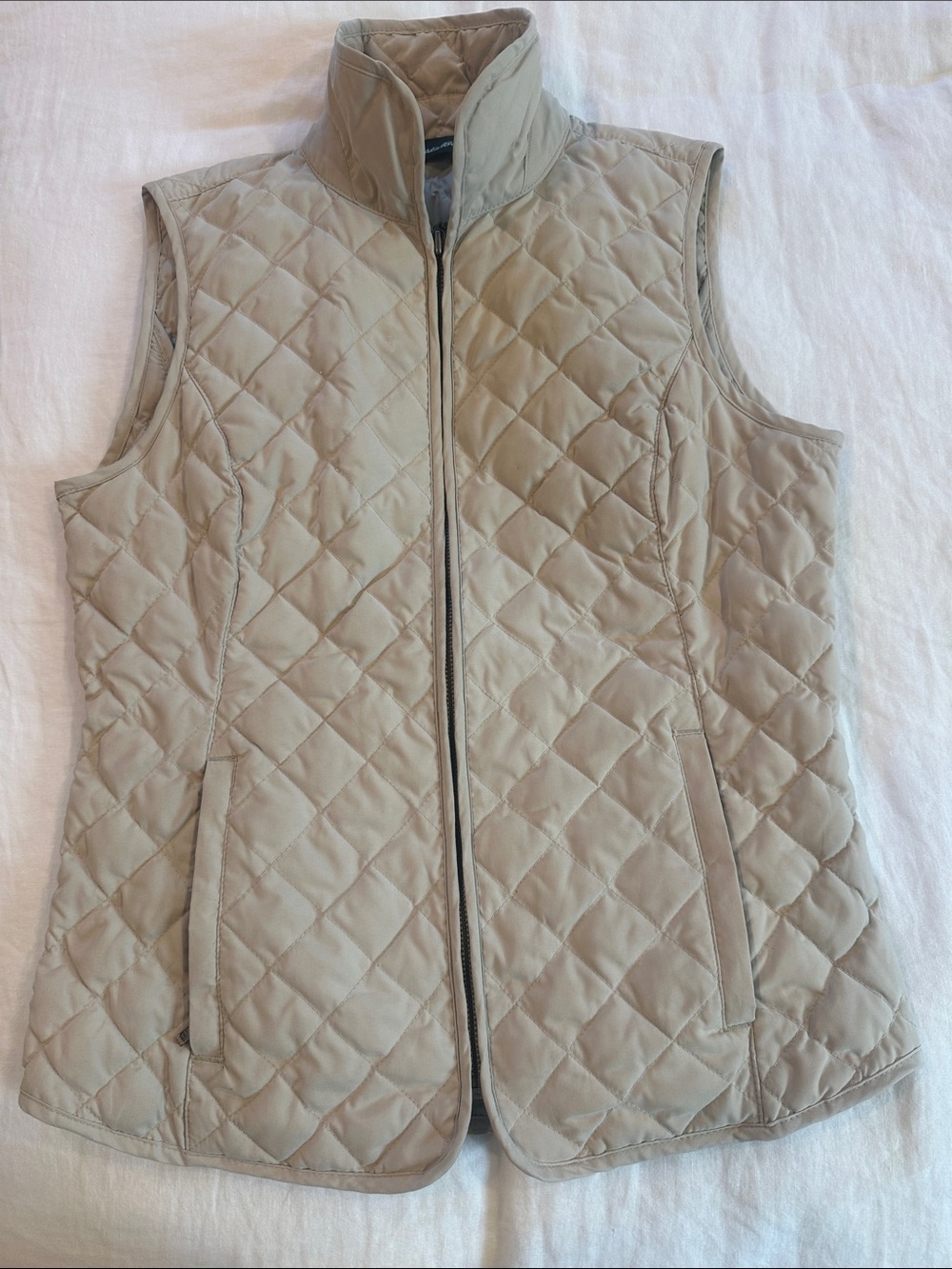 Eddie Bauer Quilted Sleeveless Vest in Light Taupe